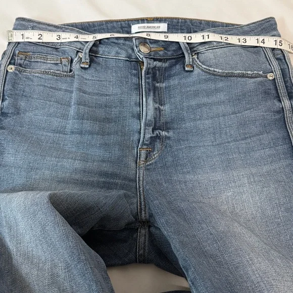 Good American Good Waist
Athletic Stripe Skinny Jeans - Picture 10 of 13